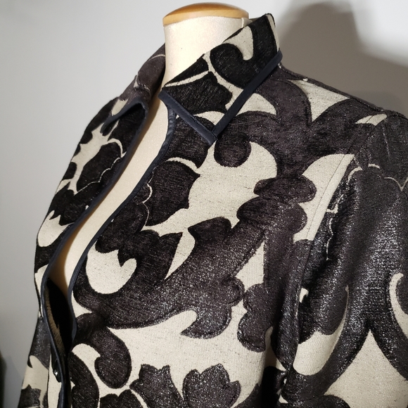 Jacket or blazer. - Picture 5 of 5